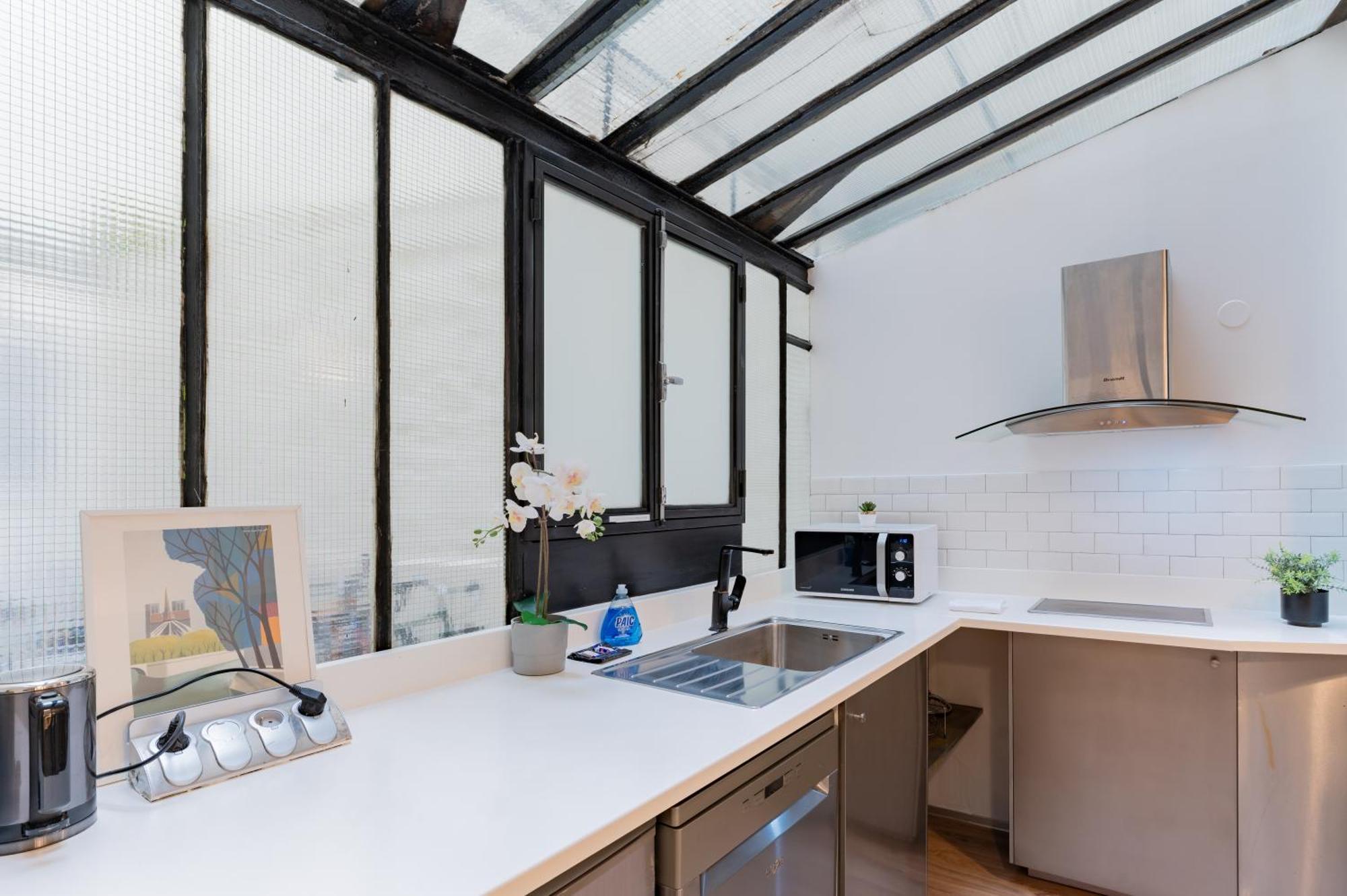 St Germain Sartre ChicSuites Paris Extérieur photo