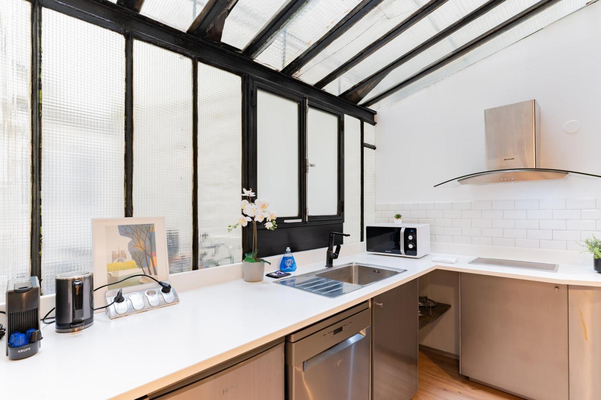 St Germain Sartre ChicSuites Paris Extérieur photo