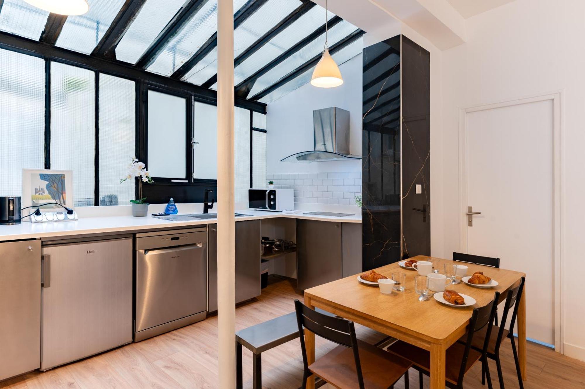 St Germain Sartre ChicSuites Paris Extérieur photo