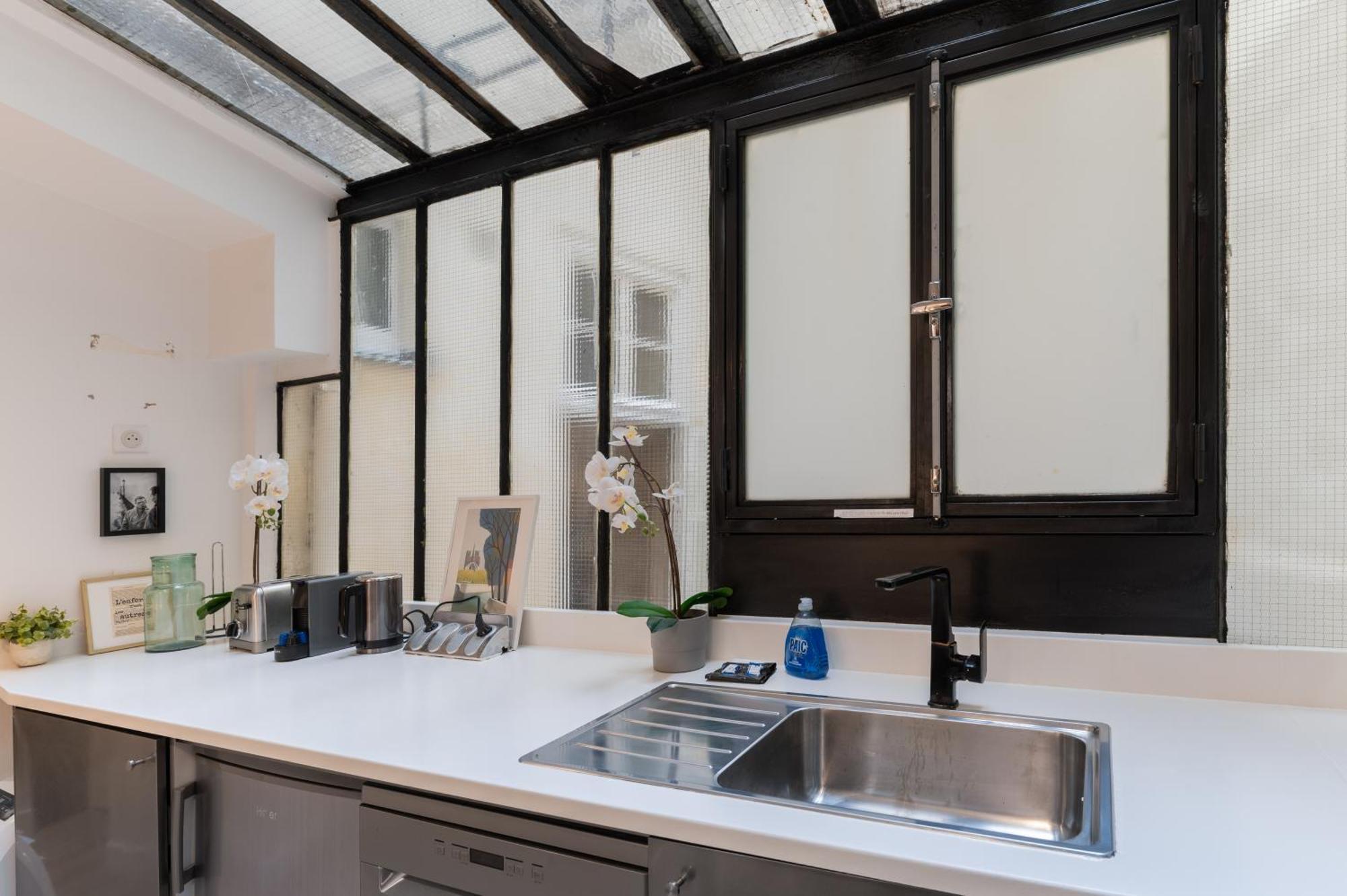 St Germain Sartre ChicSuites Paris Extérieur photo