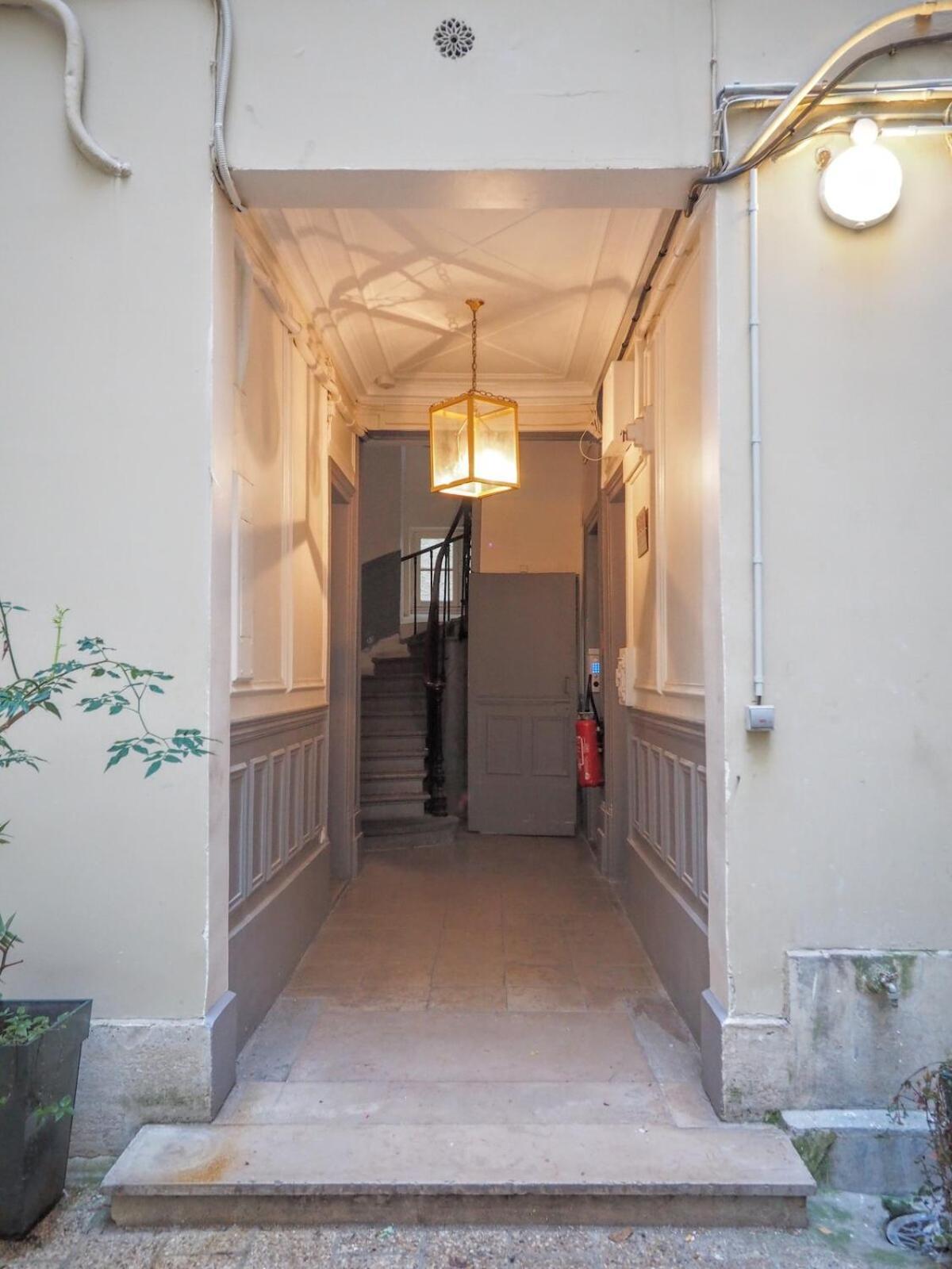 St Germain Sartre ChicSuites Paris Extérieur photo
